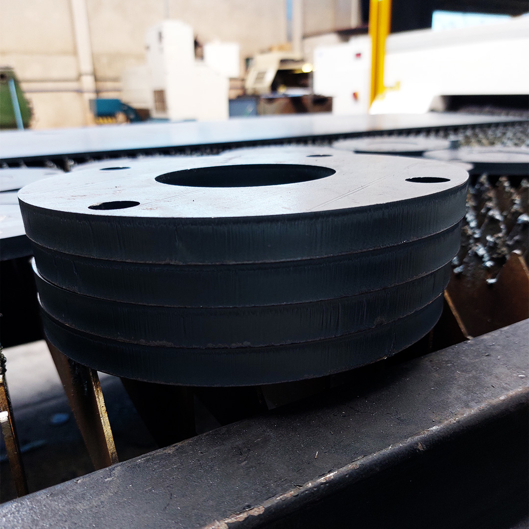 Corte a laser de peça metálica - FD Indústria Metalúrgica