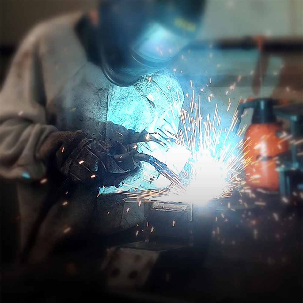 Solda MIG de peça metálica - FD Indústria Metalúrgica